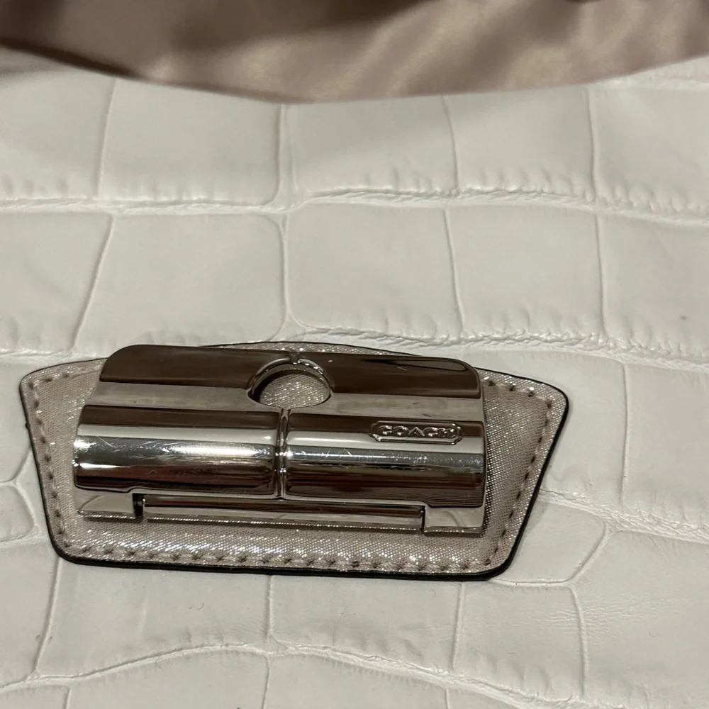 *NWOT* Coach Pink and White Shoulder Bag - Picture 5 of 11